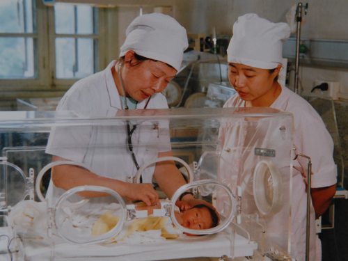 [敬业奉献]将毕生心血献给新生命——记北京妇产医院主任医师黄醒华