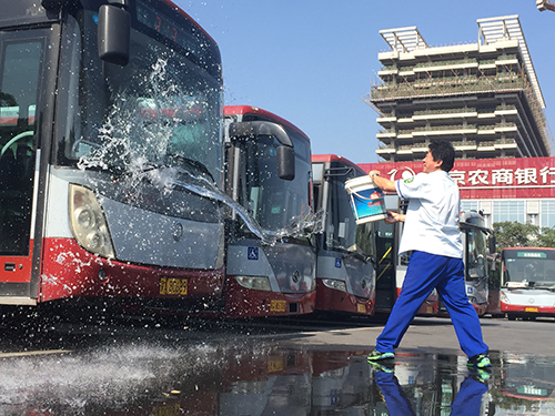 北京榜样主题活动官网-[助人为乐]刘宝中:"313"公交有颗菩萨心