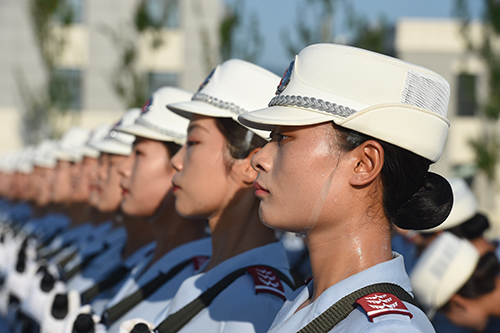 敬業奉獻國慶70週年閱兵女民兵方隊秉承傳統昨日重現受